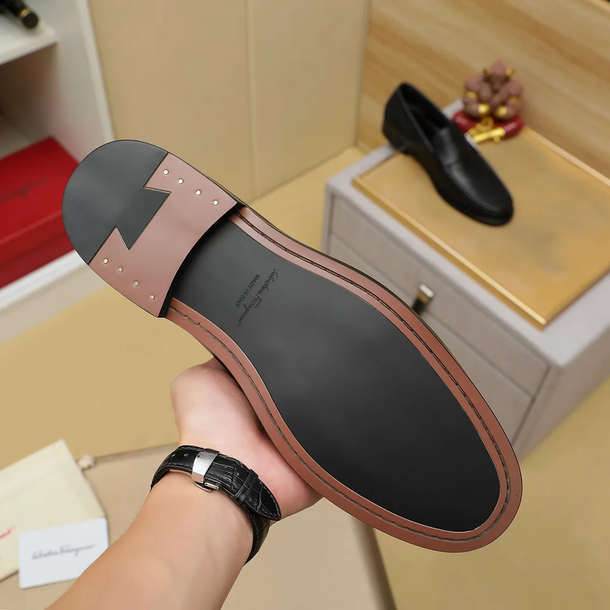 Men's shoes 250 Ferragamo [Ferragamo] top imported suit men's shoes 💯Original copy of the official website, product materials: selected imported embossed calfskin + luxury hardware buckle accessories ~ imported water-dyed cow 🐂 leather lining. Strong three-dimensional visual effect, original combination outsole, multiple colors available😘 Size: 39-44 (38.45.46. Customized)